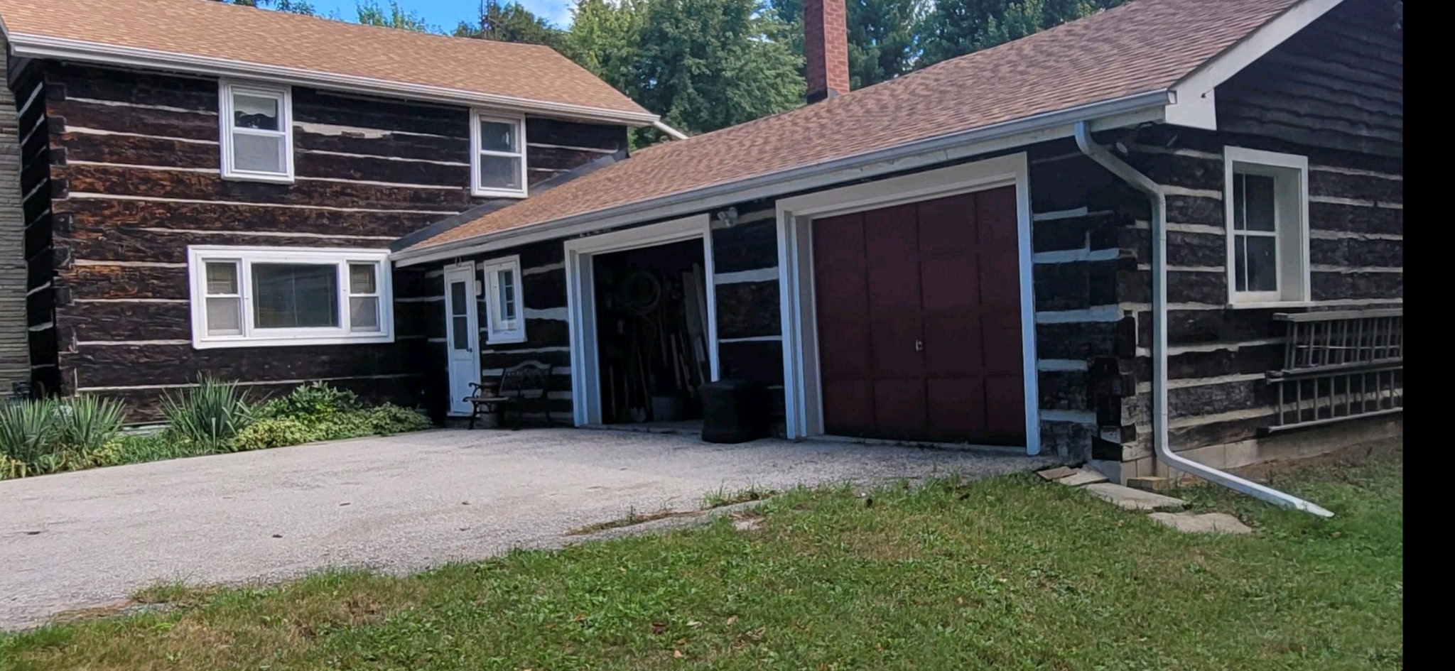 Log home in Georgian Bay after full staining and sealing treatment