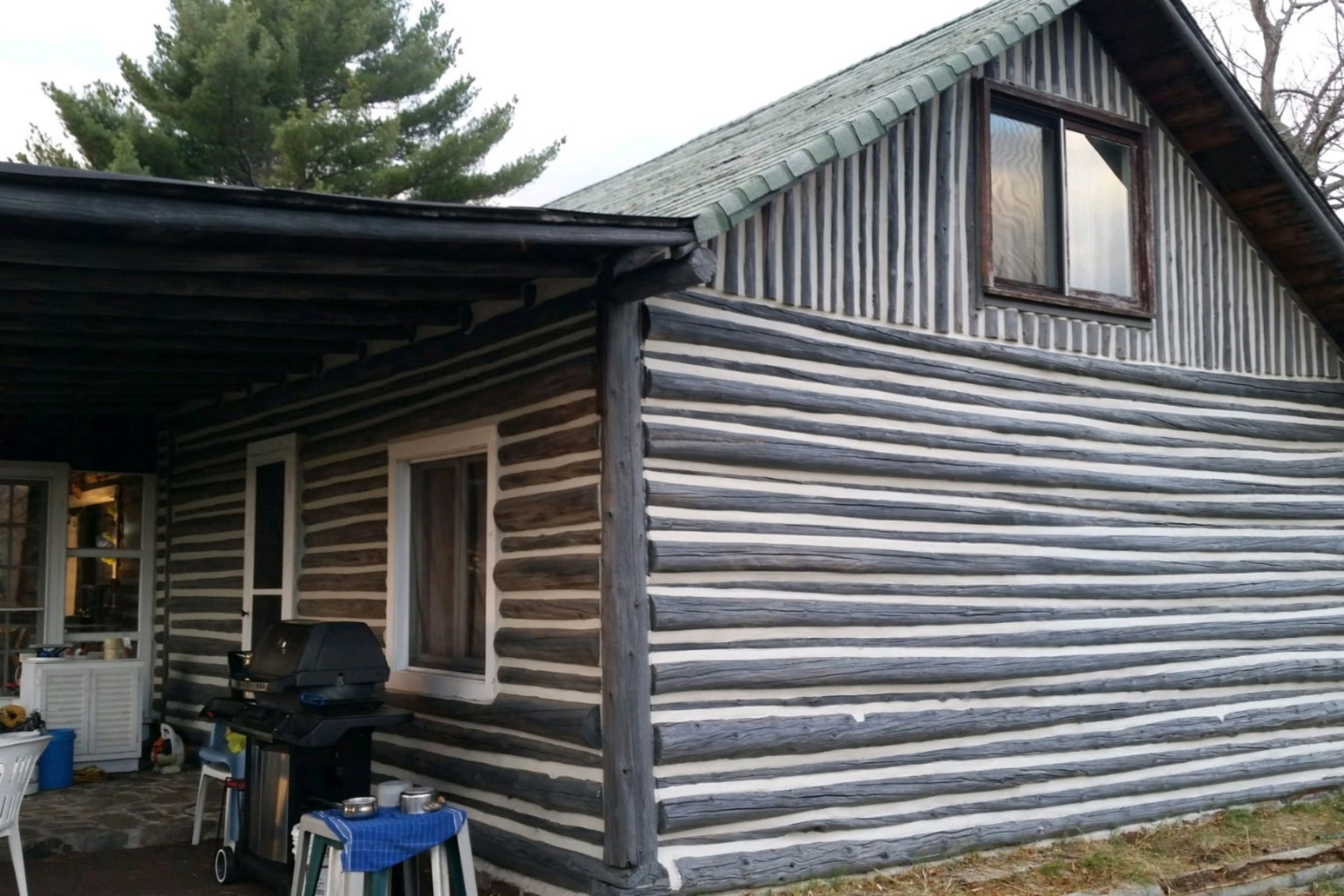 Close-up of log chinking for improved insulation and aesthetics